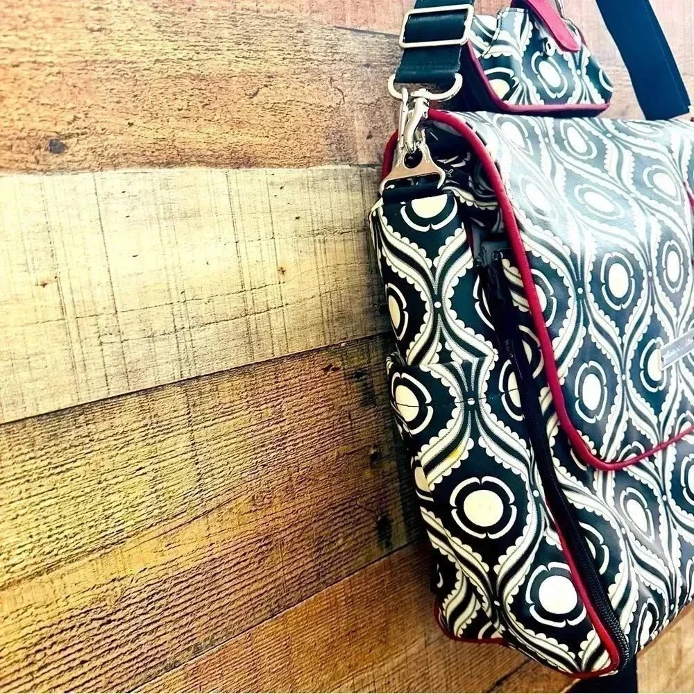 Petunia Pickle Bottom Evening In Islington Boxy Diaper Bag W Crossbody/Wristlet